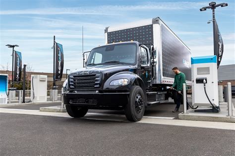 freightliner electric towing